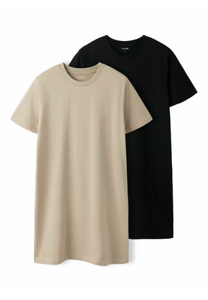 Beige og sorte T-shirts med korte ærmer og rund hals vist side om side på en hvid baggrund.