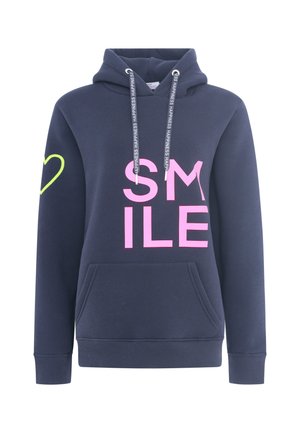 Hoodie bleu marine avec un grand graphisme rose "SMILE" à l'avant, un cœur vert sur la manche gauche, des cordons de serrage et une poche avant.