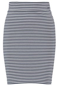 Námořnická a bílá pruhovaná tužková sukně vyrobená z elastického materiálu, s vysokým pasem a jemnou texturou. Minimalistické značení.