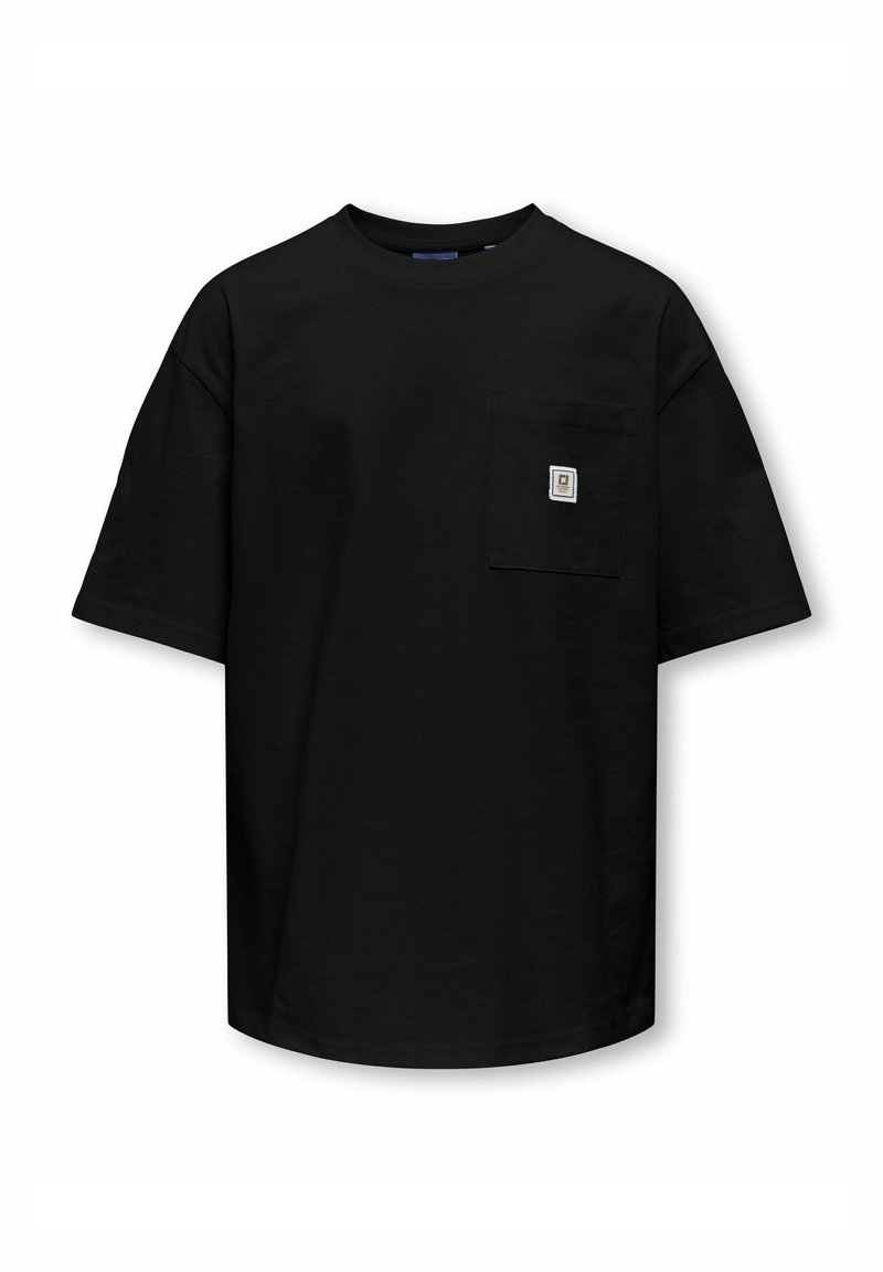 Zwarte t-shirt van zacht katoen, met korte mouwen, een ronde halslijn en een borstzak met vierkante patchdetails.