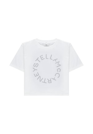 Biała koszulka z krótkim rękawem i okrągłym dekoltem, z napisem „Stella McCartney” nadrukowanym na przodzie w formie koła.