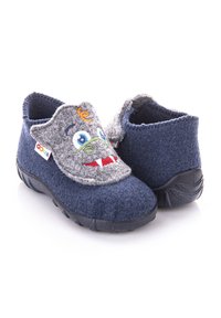 Granatowe filcowe kapcie z szarym wzorem potwora. Posiadają rzep oraz gumową podeszwę dla lepszej przyczepności. Idealne do noszenia w domu.