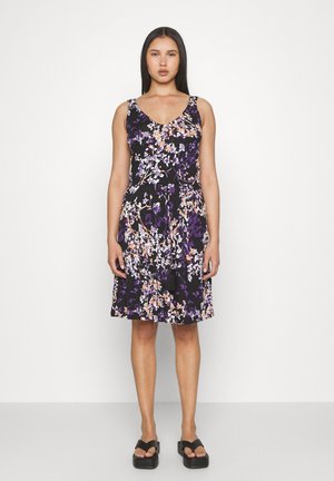 Abito floreale nero con motivi viola, lavanda e arancione. Presenta un collo a V, design senza maniche e una silhouette svasata.