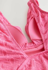 Next PLUNGE TUMMY CONTROL - Maillot de bain - pink lace
