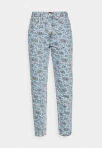 Jeans de color azul claro con patrón floral, de cintura alta, piernas rectas y diseño tradicional de cinco bolsillos. Presentan un cierre frontal con botón y pasadores para cinturón.