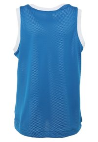 Camiseta de deporte sin mangas de malla azul con ribete blanco, exhibida plana, mostrando el lado trasero.