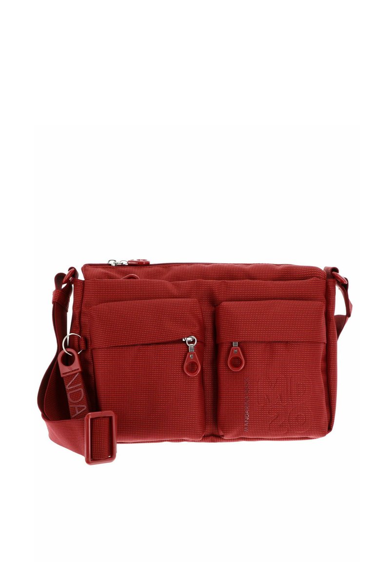Borsa a tracolla rossa con due tasche anteriori con zip, tessuto testurizzato, tracolla regolabile e dettagli con logo sul lato.