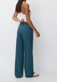 PULL&BEAR Stoffhose - evergreen