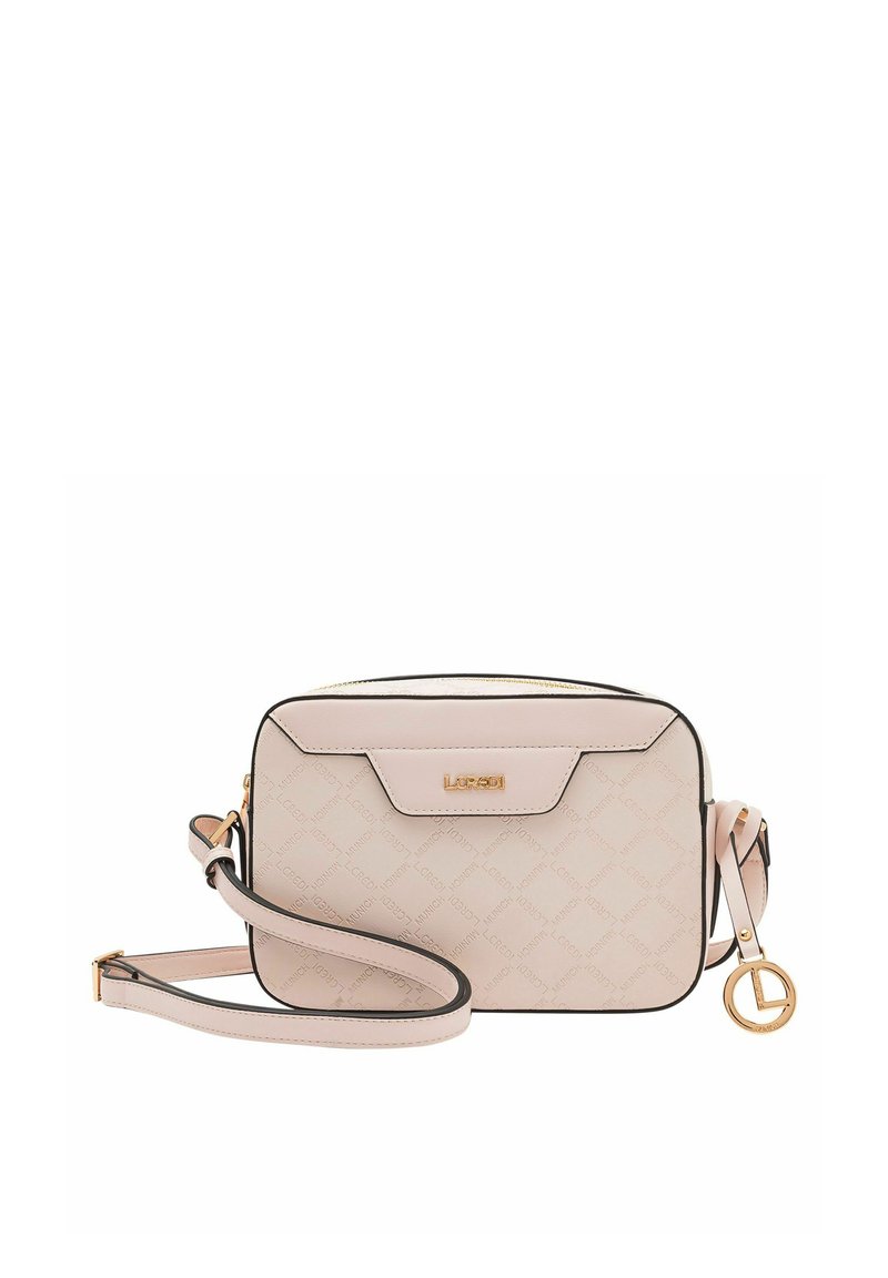 Bolso bandolera rectangular sintético de color rosa claro con un patrón de logotipo en relieve, herrajes dorados y una correa desmontable. Cuenta con un cierre superior de cremallera.