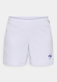 Weiße Sportshorts aus leichtem Material, mit einem elastischen Bund und einem Netzsaum. Durch ein lila Logo auf der Vorderseite ergänzt.