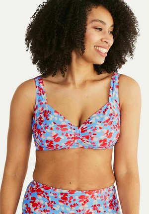 Blauwe bloemrijke bikinitop met rode en witte patronen, met brede banden, een geplooid middenstuk en een gladde textuur.