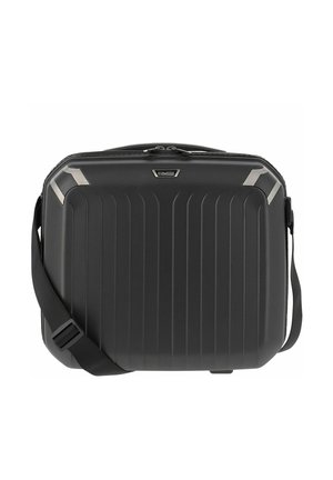 Schwarze Hartschalen-Laptoptasche mit horizontaler Rillenstruktur, silbernen Akzenten, frontaler Reißverschlussbefestigung und einem verstellbaren Schultergurt.