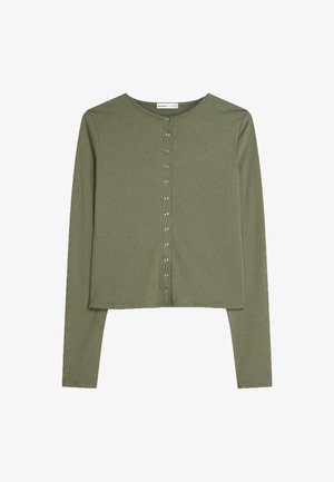 Cardigan à manches longues vert olive en tissu extensible, avec un col rond et une rangée de boutons-pression métalliques à l'avant. Design court.