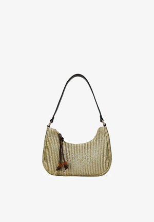 Bolso de hombro de textura tejida con parte superior curva, correa negra y cordones decorativos marrones con cuentas de ámbar sobre fondo blanco.