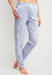  Lichtblauwe pyjamabroek met een sterrenpatroon, voorzien van een elastische tailleband en zijzakken, gemaakt van een zachte, gladde stof.