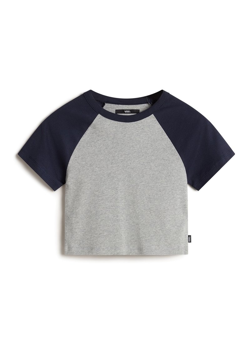 T-shirt in cotone grigio con maniche raglan blu navy, colletto rotondo e design cropped. Presenta un piccolo etichetta del marchio sul lato inferiore.