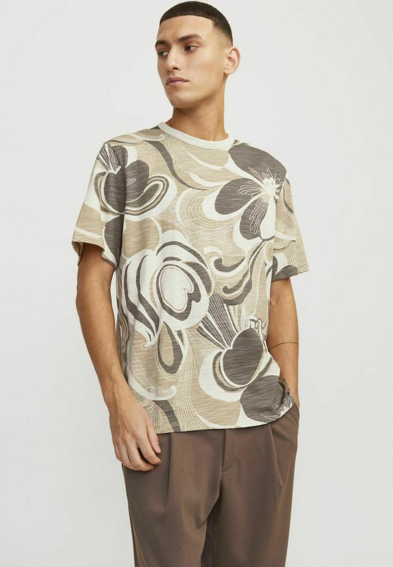Jack & Jones PREMIUM ALL OVER RUNDHALS - T-shirt med print - travertine