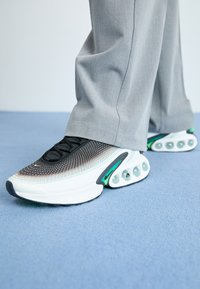 AIR MAX DN SE - Tenisky - black/light bone/summit white
