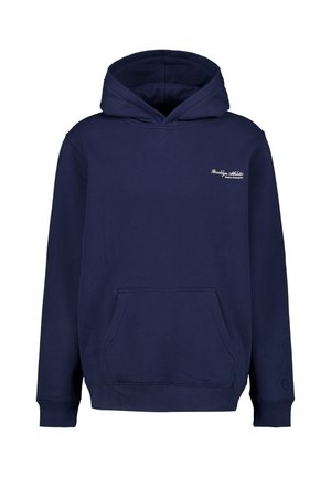 Sudadera de color azul marino hecha de un tejido suave, con un bolsillo tipo canguro, capucha ajustable con cordón y un sutil logo blanco en el pecho.