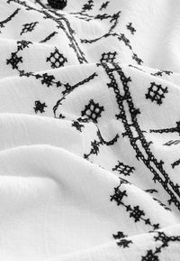 Thumbnail Image 7