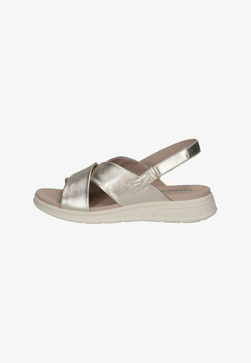 Sandales argent métallisé avec des brides croisées, design à bout ouvert et une semelle intermédiaire beige rembourrée. Elles disposent d'une bride arrière et d'une semelle extérieure texturée.