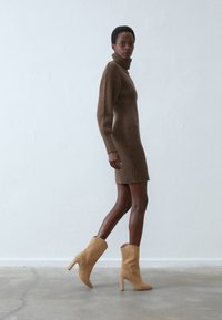 Zign LEATHER - Botas de tacón - beige
