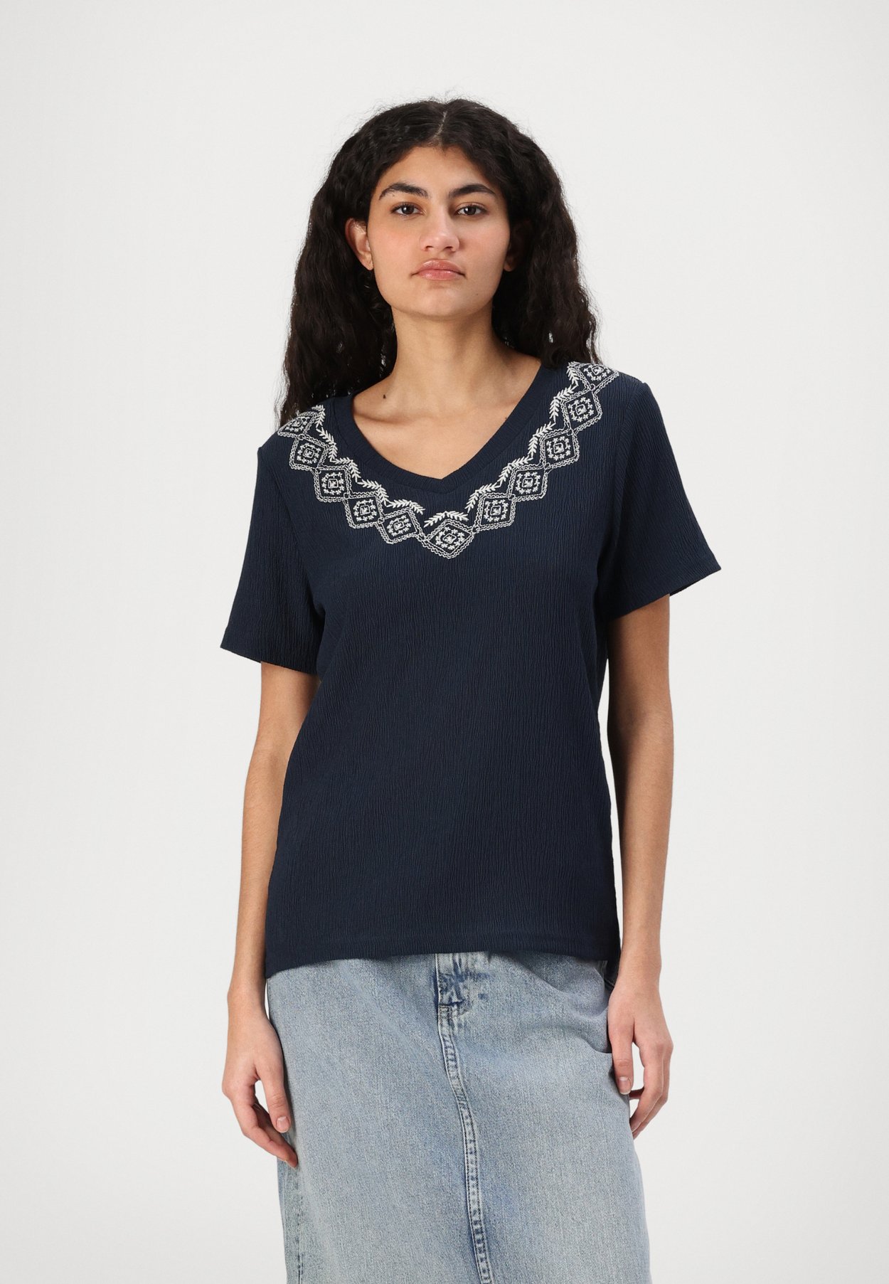 ONLNANNA V NECK