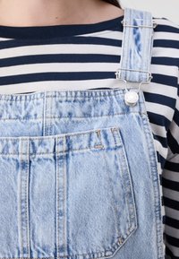 Marc O'Polo DENIM DUNGAREE DRESSES MINI LENGTH - Robe en jean - light blue multi