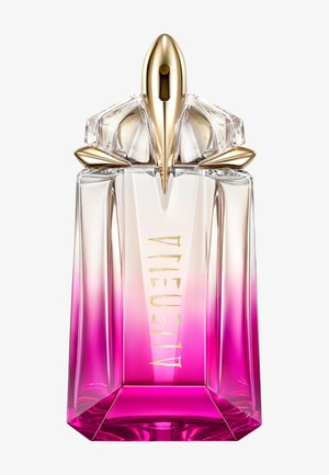 Klar glas parfume flaske med guldfarvet spraydyse, pink gradient ved bunden og "ALIEN" skrevet i guld lodret på forsiden.
