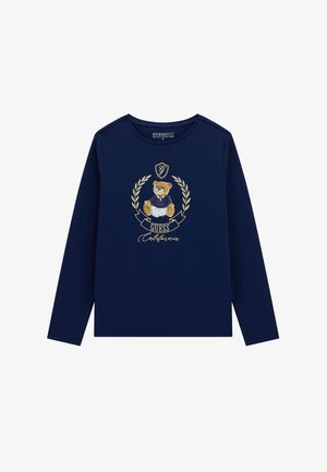 Marineblauwe longsleeve shirt met een beerafbeelding in een trui, gouden laurieraccenten en de tekst "Guess California" onder het ontwerp.