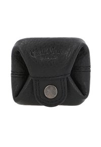 Schwarze Leder-Münztasche mit gefaltetem Design, Metall-Druckknopfverschluss und geprägtem Logo. Texturierte Oberfläche mit sichtbaren Nähakzenten.