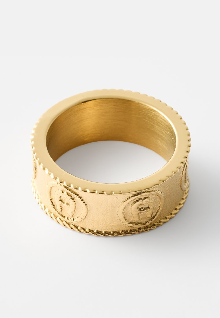 Goldring mit strukturiertem Band, das geprägte kreisförmige Designs und eine gewellte Kante aufweist. Glatte Innenseite.