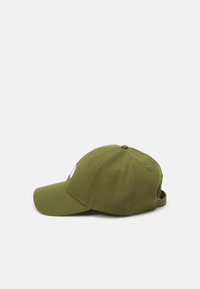 Unselected, forest olive