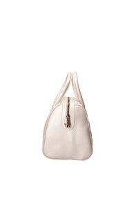 Sac à main en cuir beige avec deux poignées supérieures, texture lisse, forme arrondie, fermeture éclair dorée et design minimaliste. Pas de logos visibles.