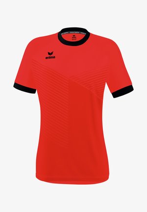 Maglia sportiva rossa a maniche corte, con colletto e polsini neri, caratterizzata da un motivo a righe diagonali e con logo sulla parte anteriore.