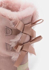 UGG BAILEY BOW  - Botas - rose grey