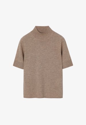 Beige lyhythihainen neulepaita, jossa on korkea ribbineulottu poolokaulus ja ribbineulotut hihansuut, esitetty valkoisella taustalla.