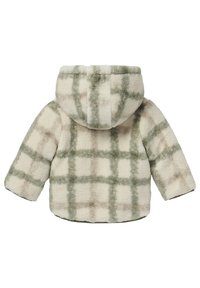 Futrzana kurtka z kapturem w kolorze kremowym, w zielono-brązową kratę, z miękką fakturą i szerokimi rękawami.