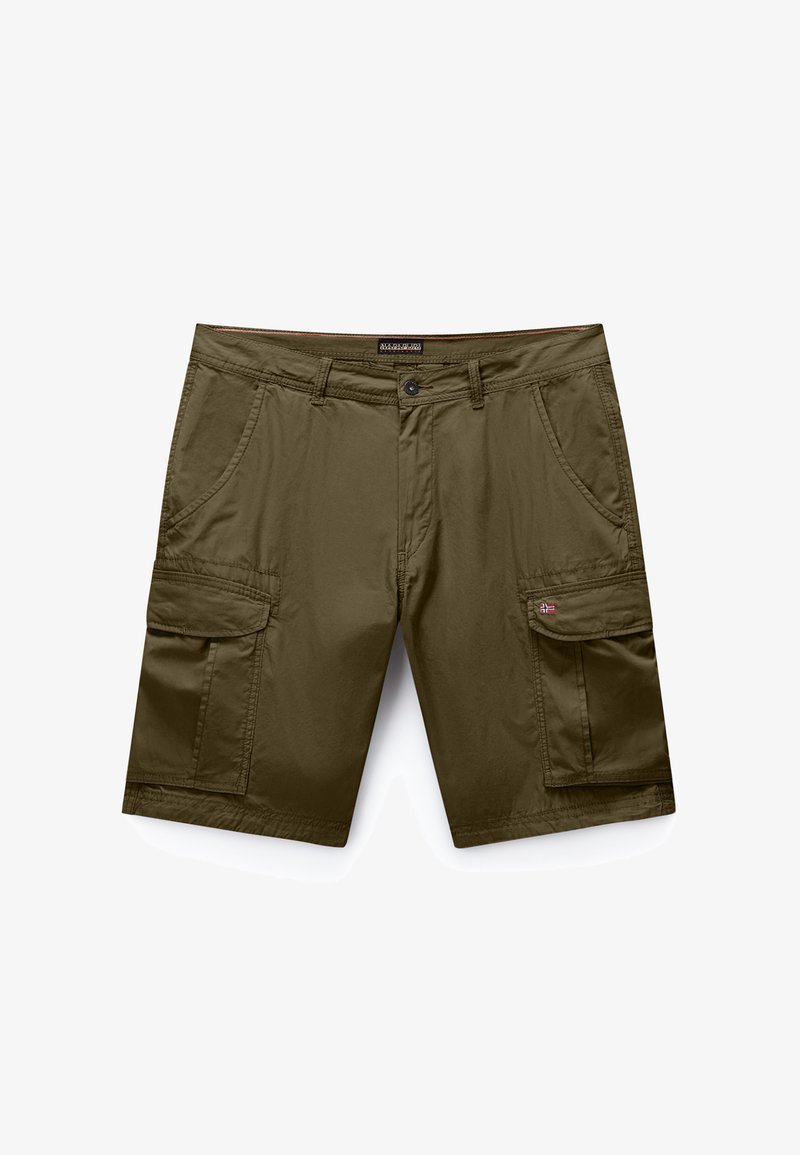 Shorts cargo vert olive avec poches avant, fermeture à bouton, passants de ceinture, et petit détail avec drapeau norvégien sur le rabat de la poche droite.
