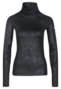 Top de cuello alto de manga larga negro con un sutil patrón de piel de serpiente oscura y un pequeño zipper en el hombro izquierdo.
