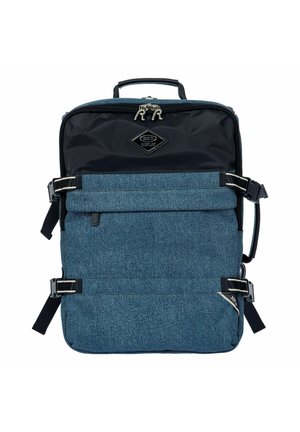 Zaino in tessuto blu e nylon nero con doppia cerniera, cinturini laterali regolabili, maniglia superiore e toppa frontale con logo.