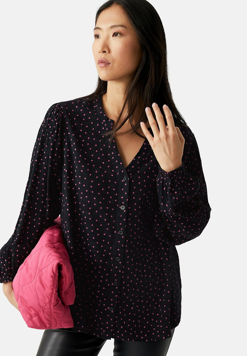 Marks & Spencer COTTON BLEND PRINTED VNECK RELAXED Blouse black