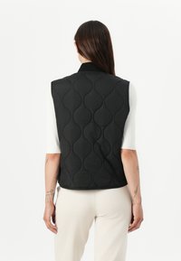 Guess Jeans QUILTED PUFFER  - Strukirani kaput - jet black