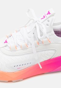 Under Armour PROJECT ROCK 7 - Treniņkurpes - white/vivid magenta