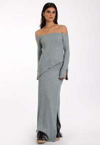 THE-ARE CON ABERTURAS - Falda larga - gris