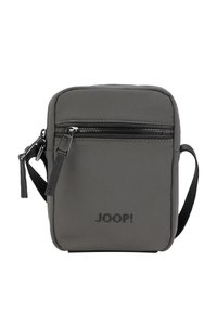 Kompakt mørkegrå crossbody taske med frontlomme med lynlås, sort justerbar strop og "JOOP!" logo på fronten.