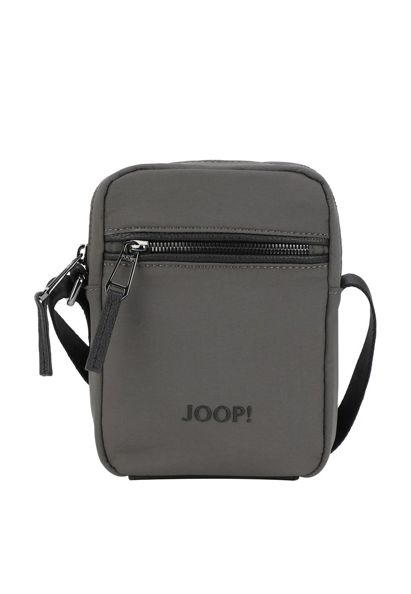 Kompakt mørkegrå crossbody taske med frontlomme med lynlås, sort justerbar strop og "JOOP!" logo på fronten.