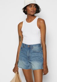 Madewell RELAXED MID LENGTH - Calções de ganga - kelton