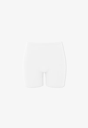 Shorts blancs extensibles sans coutures à taille haute, longueur mi-cuisse, conçus pour un ajustement près du corps et une silhouette lisse.