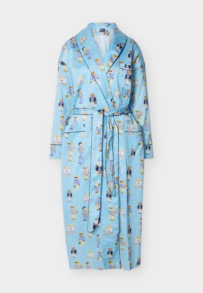 Ρόμπα φωτεινού γαλάζιου με ρίγες και ζώνη, διακοσμημένη με διάφορα αρκουδάκια που φορούν διαφορετικές ενδυμασίες και γυαλιά ηλίου.